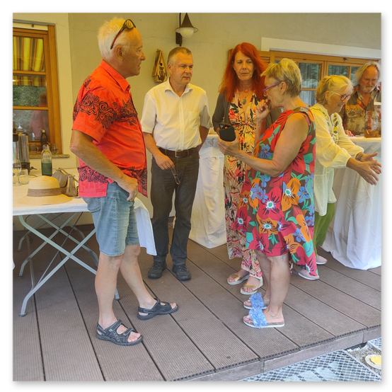 Ausstellung in Birkfeld, Impressionen der Kunstwerke aus Keramik im Garten, Bilder der Gäste