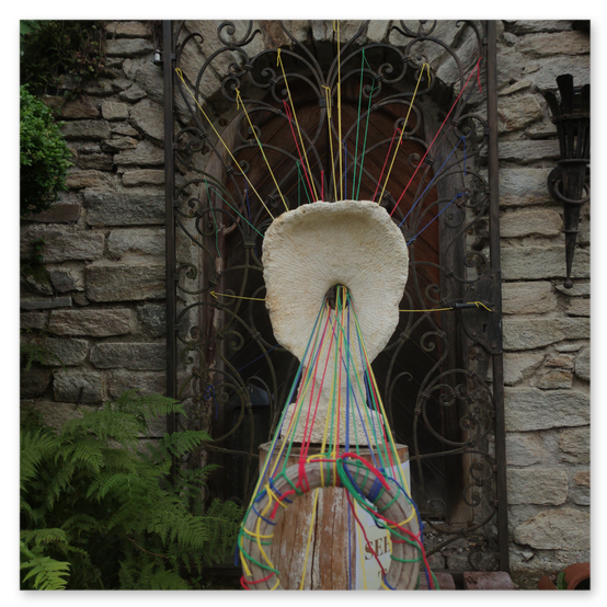 Ausstellung in Birkfeld, Impressionen der Kunstwerke aus Keramik im Garten, Bilder der Gäste