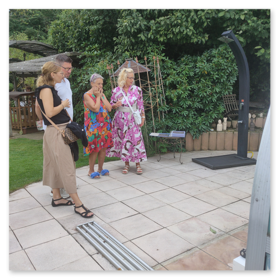 Ausstellung in Birkfeld, Impressionen der Kunstwerke aus Keramik im Garten, Bilder der Gäste